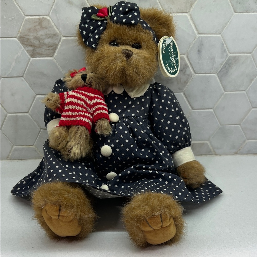 Vintage 13“ stuffed collectible Bearington stars and stripes mom and baby bear.